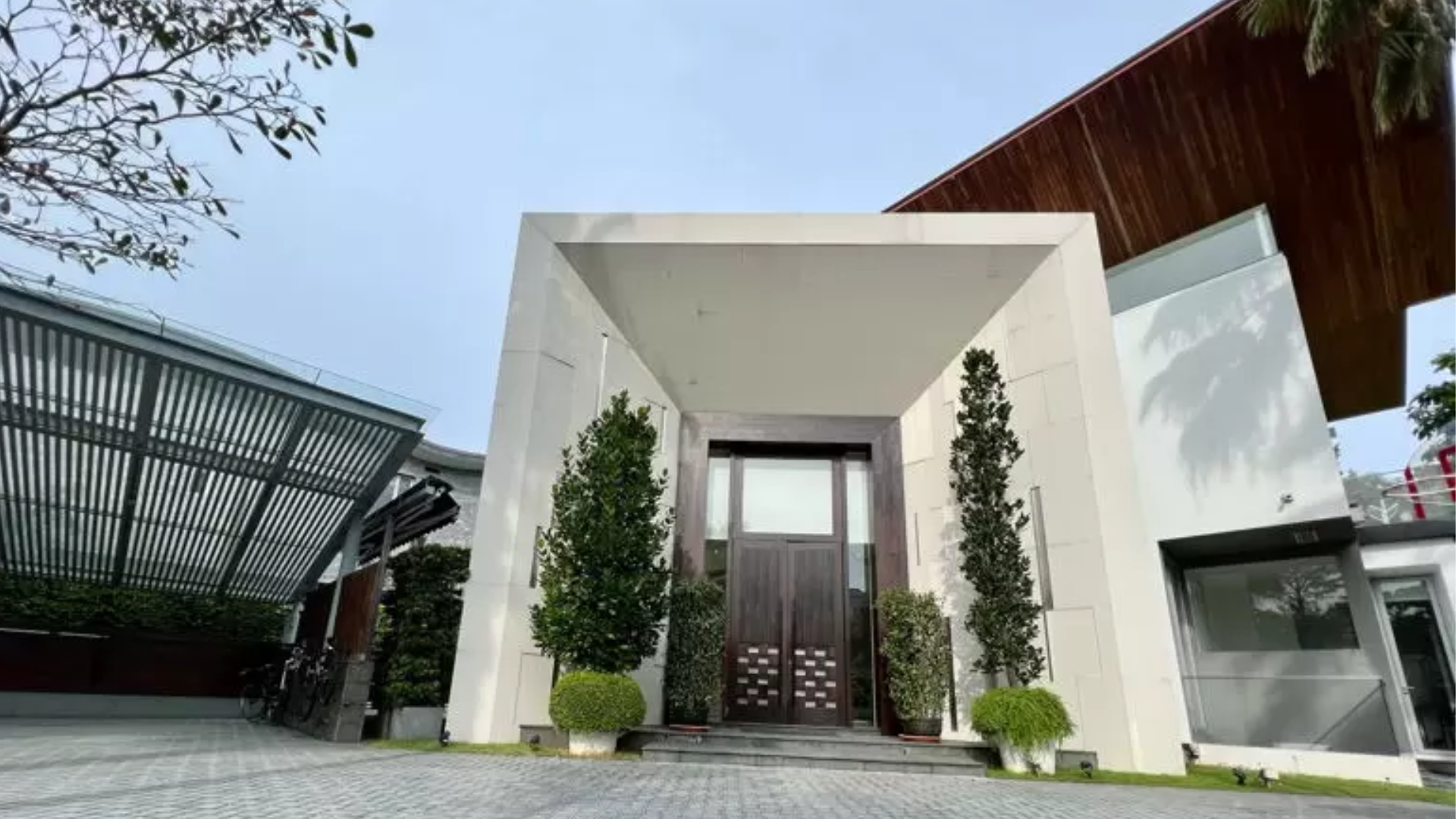 105 Cove Grove Singapore luxury landed homes entrance