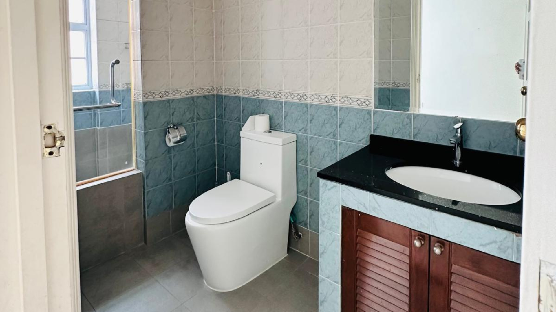 Greenwood Singapore luxury homes master bathroom