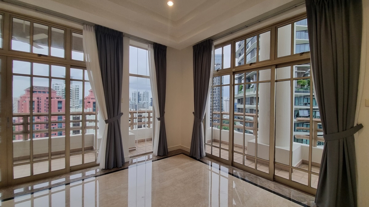 Leonie Condotel Singapore Luxury Apartments Balcony