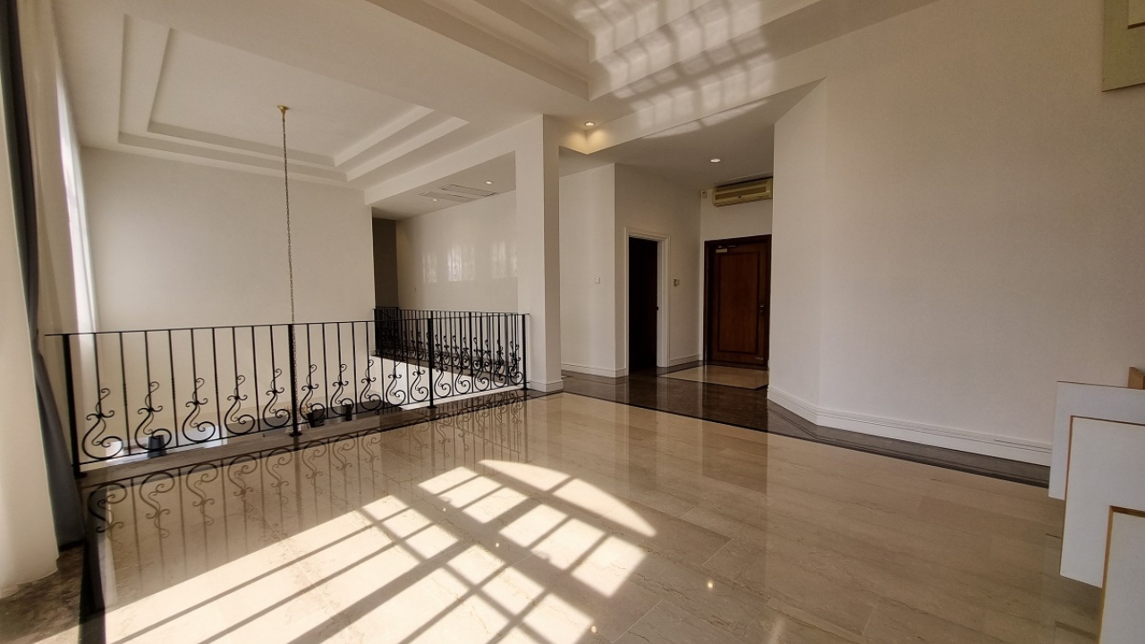 Leonie Condotel Singapore Luxury Apartments Study Area
