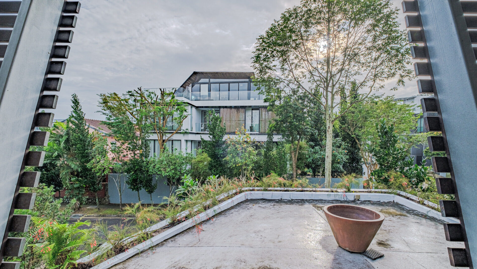 freehold detached house at Hong Kong Halfway Luxury Properties Singapore Luxury Homes