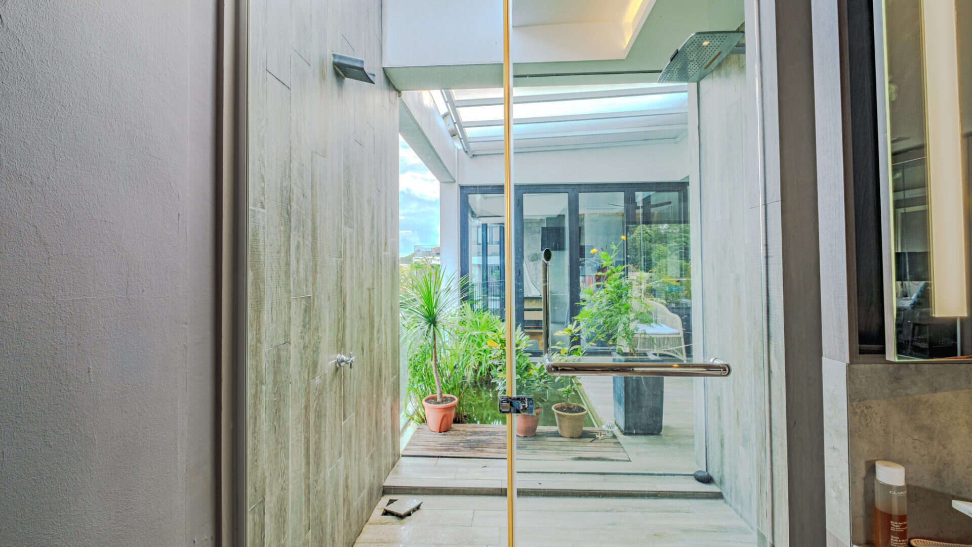 freehold detached house at Hong Kong Halfway Entrance Luxury Properties Singapore Luxury Homes