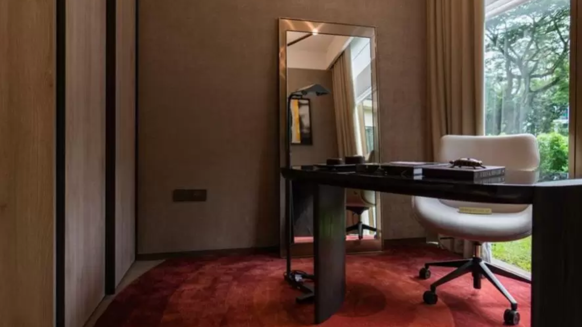 Klimt Cairnhill Singapore luxury apartments Study