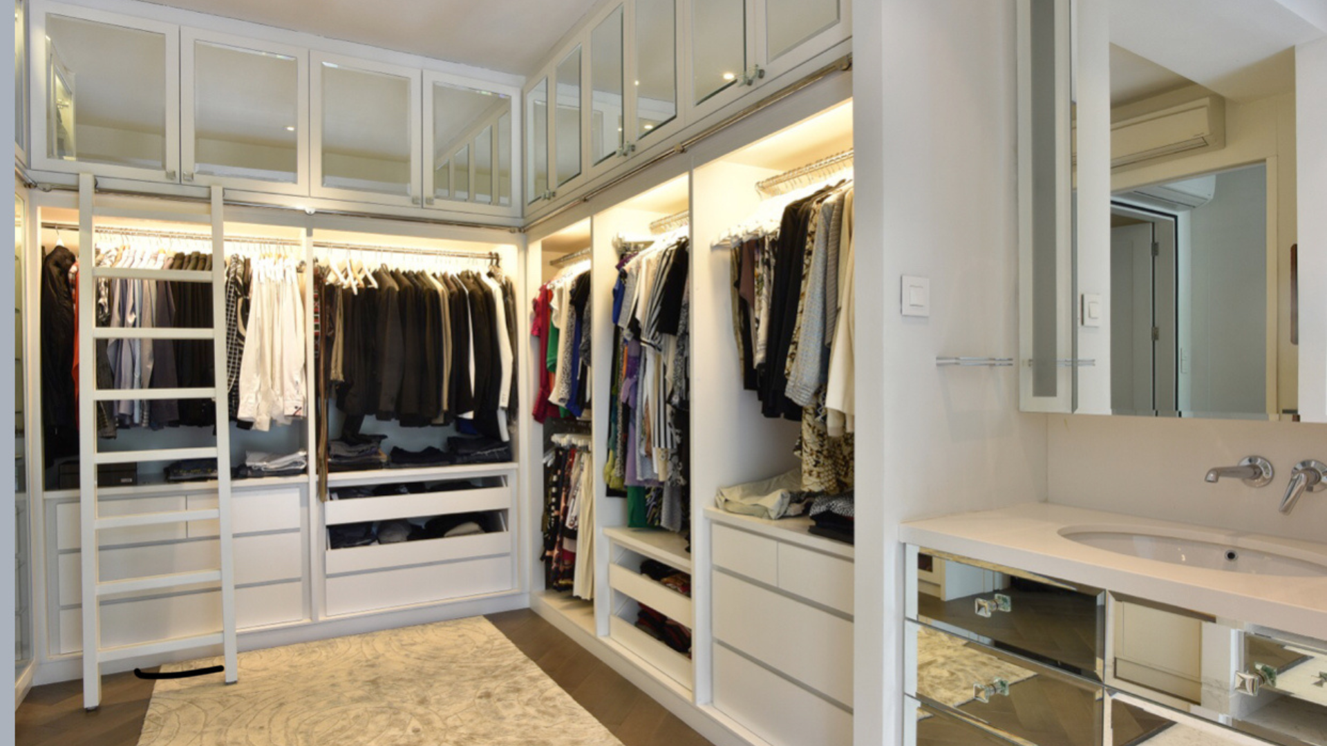Mount Faber Lodge Singapore luxury apartments walk-in closet
