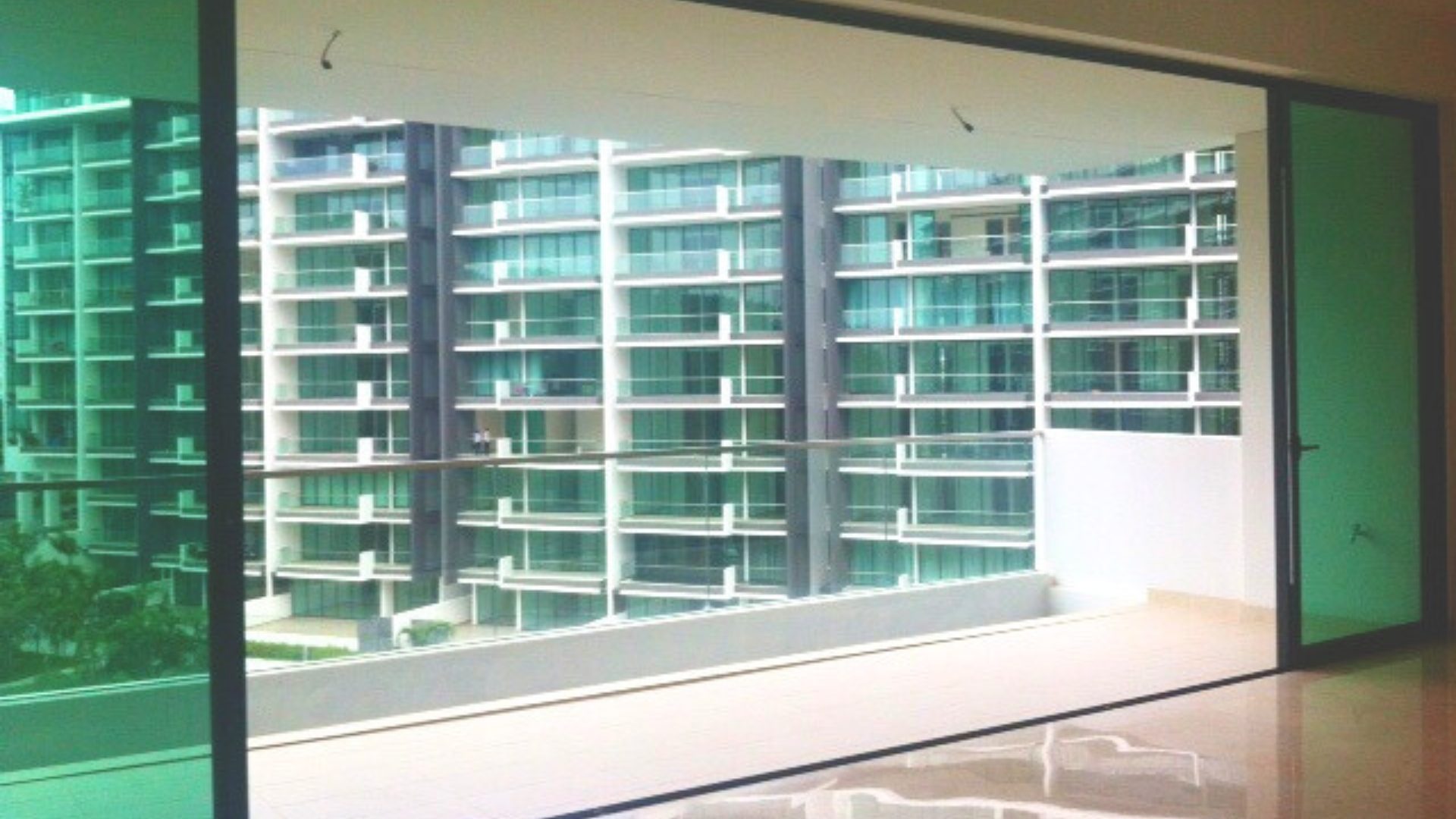 Parvis Singapore luxury apartments balcony